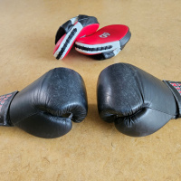 Boxhandschuhe und Pratzen