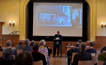 Michael Paul liest aus seinem Roman "Die Trostbriefschreiberin"