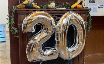 Zahlenluftballons der Zahl 20 