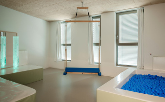 Snoozelraum in der Kinder- und Jugendpsychiatrie (©Maurice L. Kubitschek_LANGSOMMER)