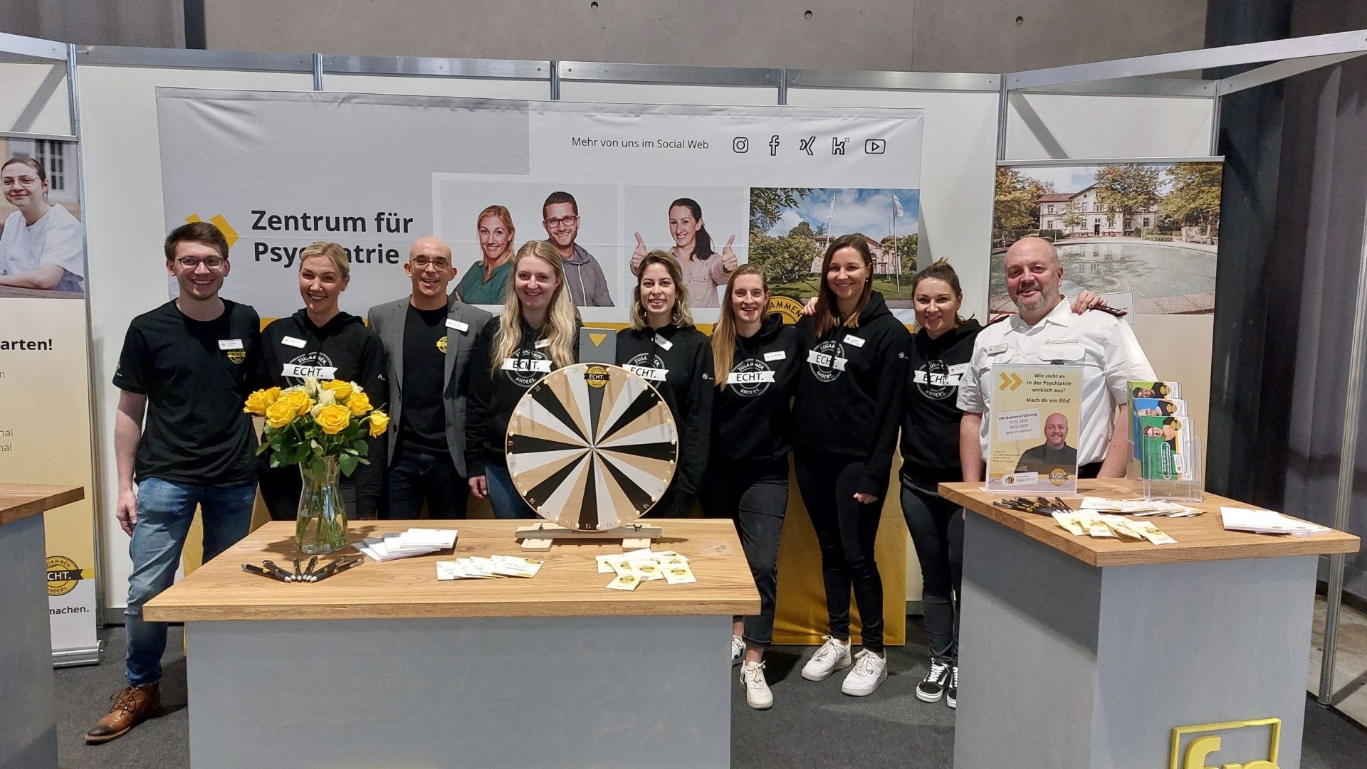 Gruppenbild ZfP Mitarbeitende auf der Jobmesse