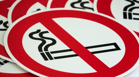 Schilder Rauchen verboten (© Raphael - pixabay.com)