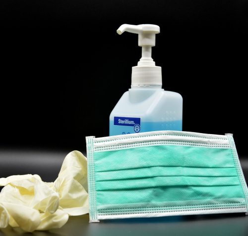 Desinfektionsmittel und medizinische Maske (© Klaus Hausmann - pixabay.com)